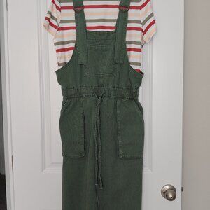 Women t-shirt + skirt. New condition